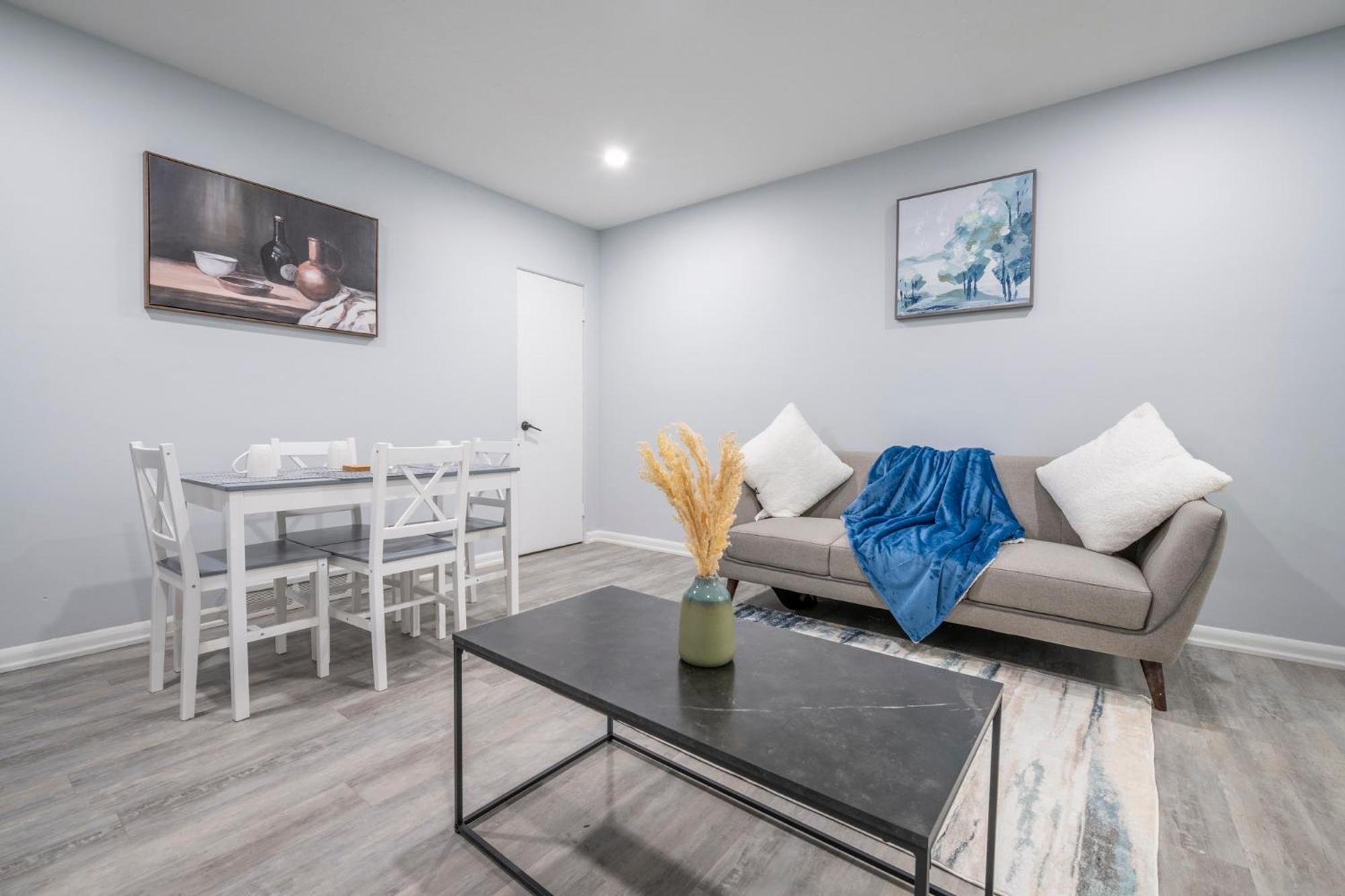 Centre Street Upper 2Bedsuite 4408 YYC Eksteriør bilde